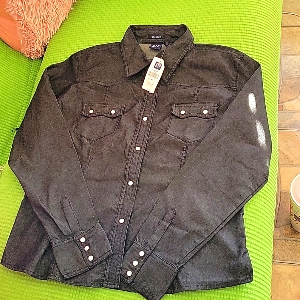 Black shirt